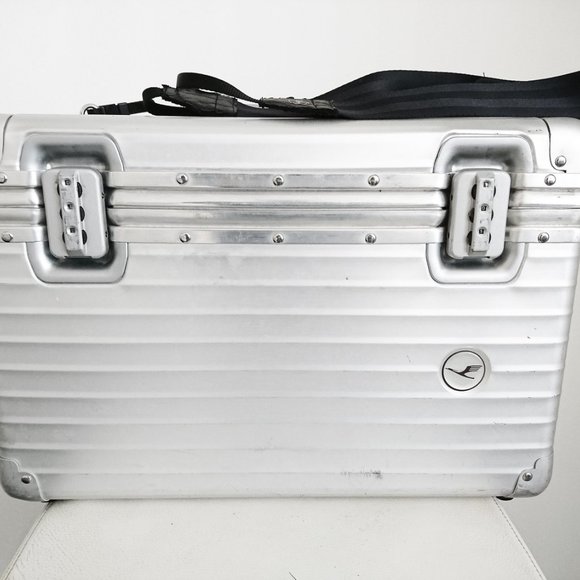 RIMOWA + LUFTHANSA + LEICA - Picture 4 of 16